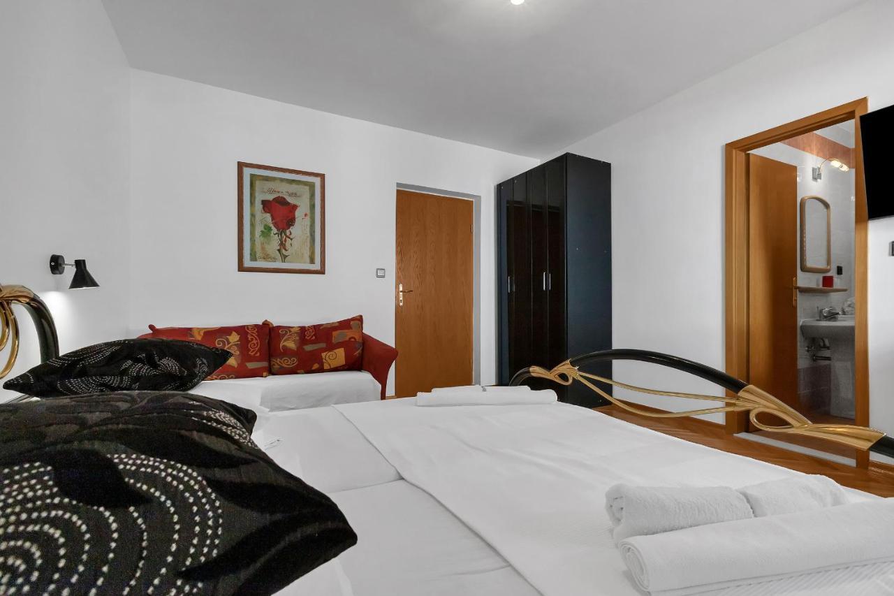 Guest House Lazeta Duce Exterior photo